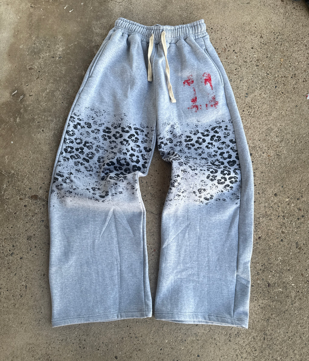 Aura 11 Sweatpants in Grey