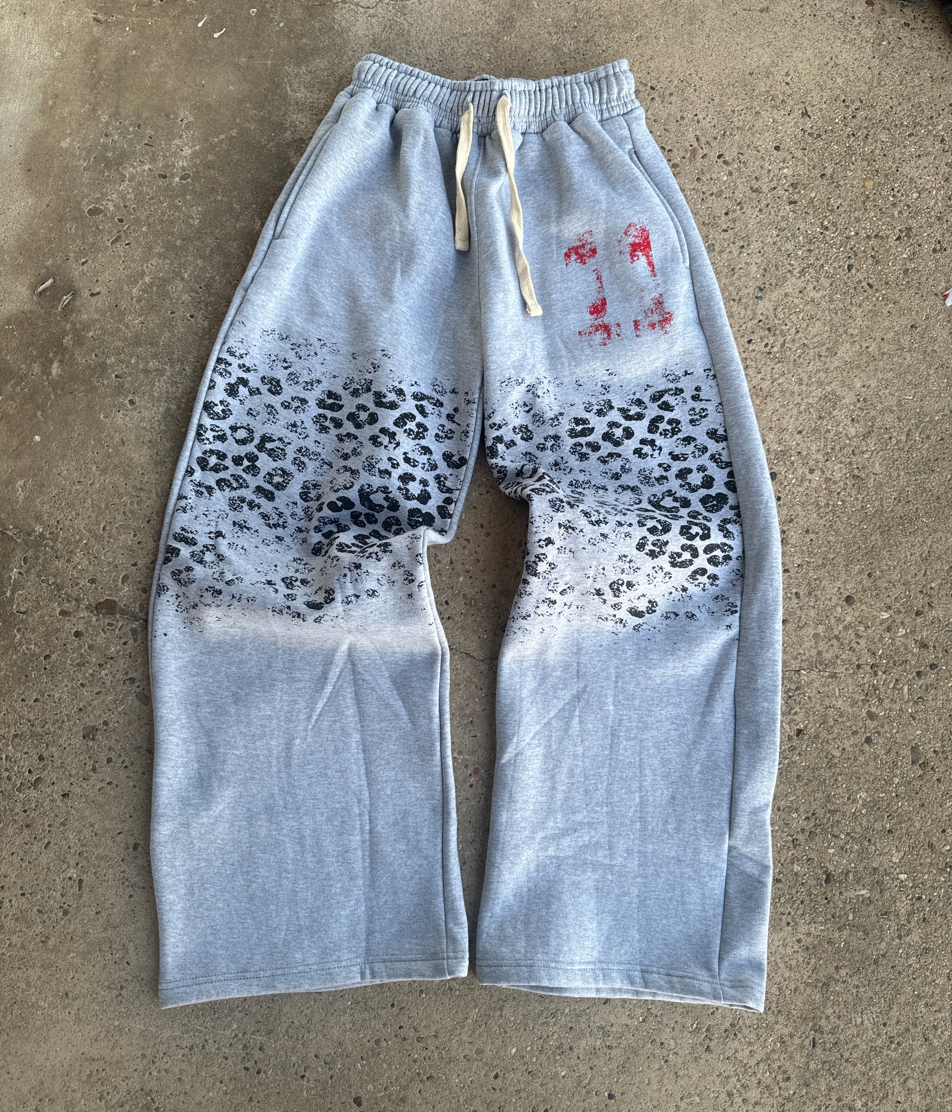 Aura 11 Sweatpants in Grey