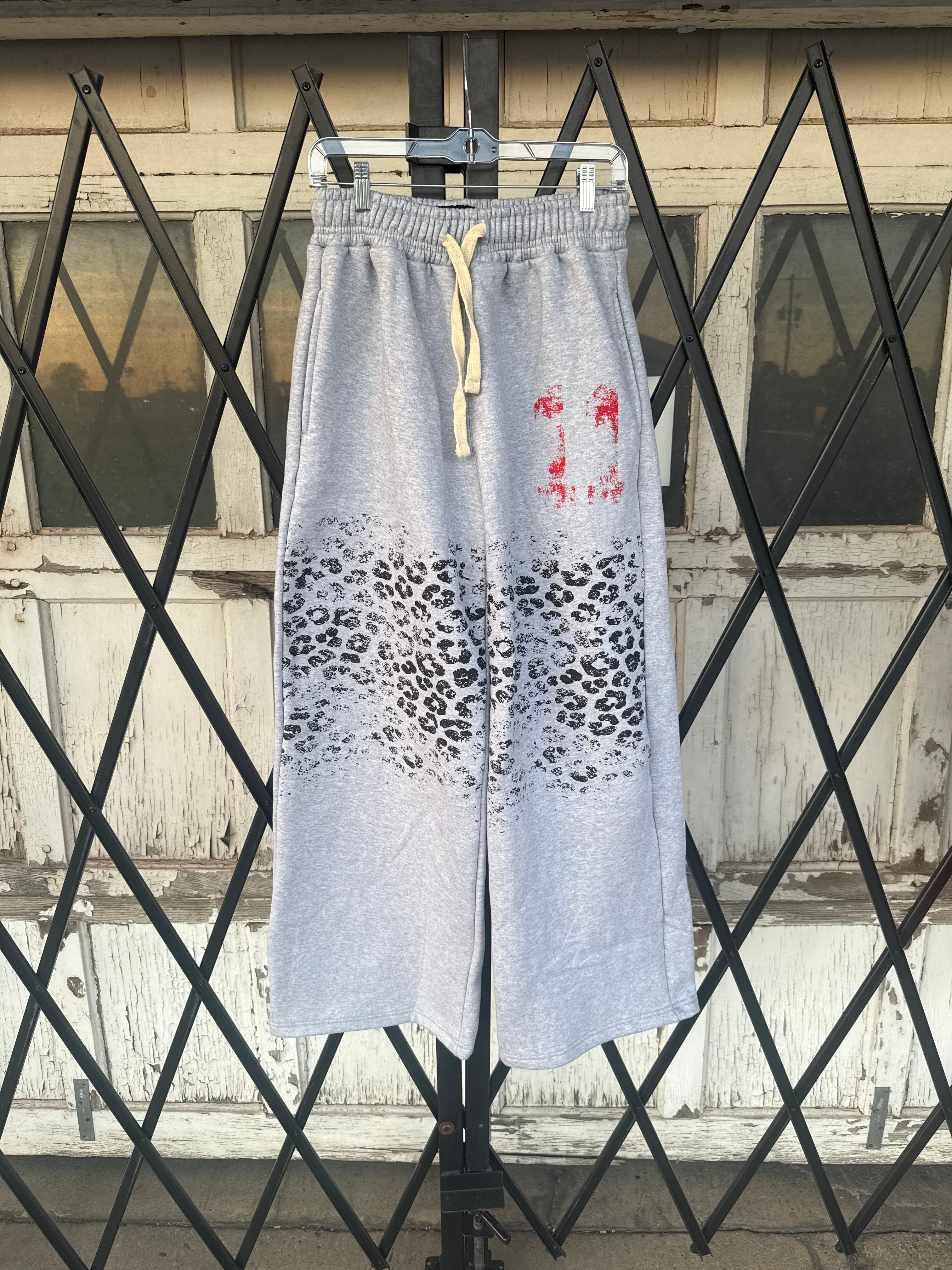 Aura 11 Sweatpants in Grey